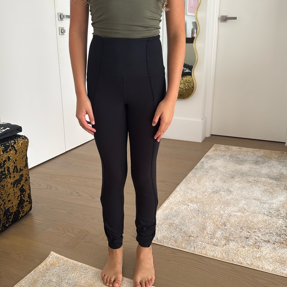 black lululemon leggibgs